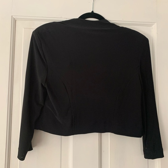 Beautiful crop jacket for holiday or special occasions - Picture 2 of 3